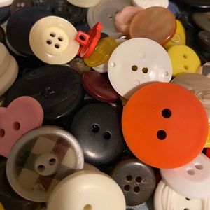 Receive a variety of 100 buttons